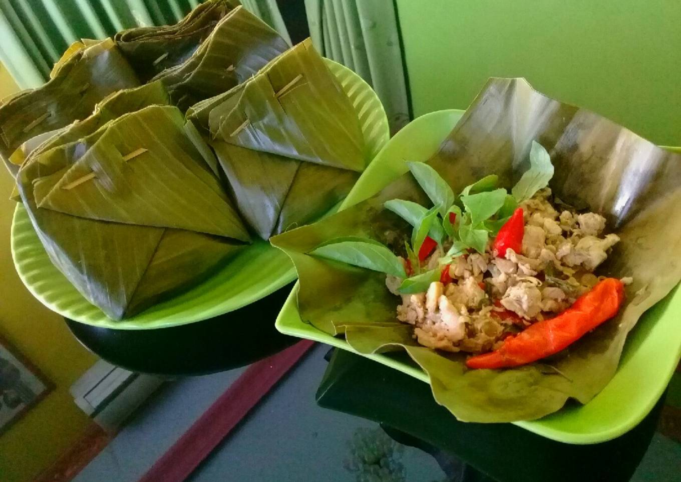 Pepes ayam cincang daun kemangi