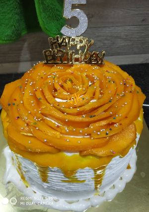 मैंगो रोज केक (Mango Rose Cake Recipe in Hindi) रेसिपी मुख्य फोटो