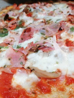 Una foto de Pizza con base de coliflor