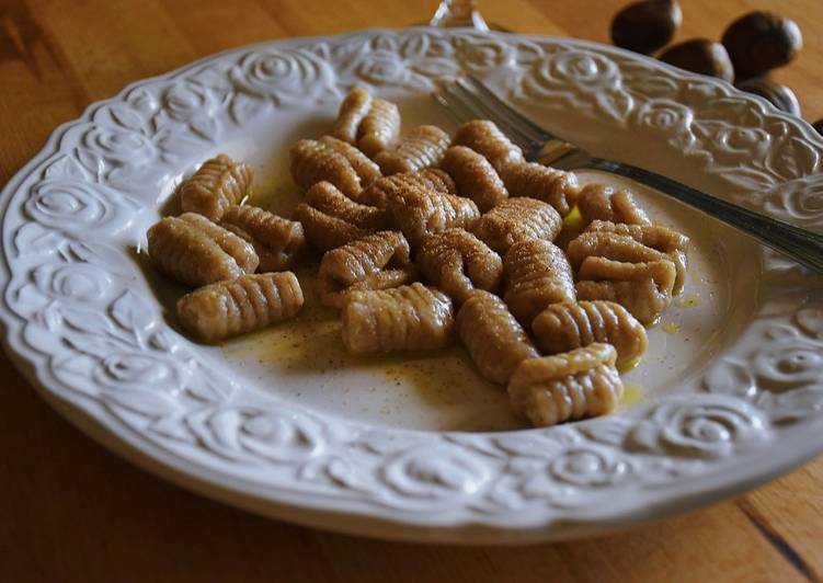 Recipe of Ultimate Gnocchi di castagne e noce moscata