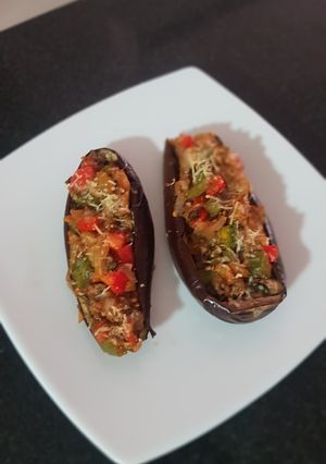 Una foto de Berenjenas rellenas de verduras 🍆👩‍🍳