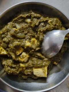 A picture of Palak paneer.