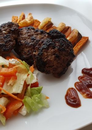 Ízletes húspogácsa recept fotója