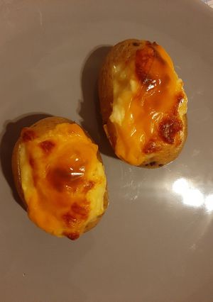 O poză a rețetei Cartofi la cuptor cu brânza și ou.
