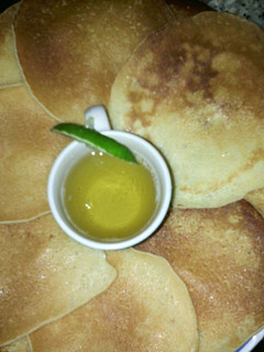 Una foto de Panquecas con sirop de limón 🍋