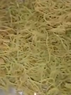 ફુદીના ની સેવ (Mint flavoured besan sev) રેસીપી મુખ્ય ફોટો