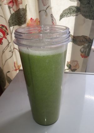 Una foto de Batido verde 🌿🍈