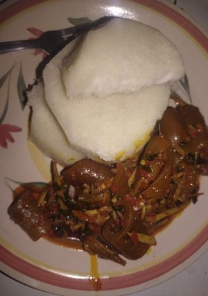 A picture of Boiled yam and ugba sauce.