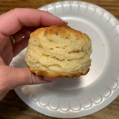 A picture of White Lily biscuits.