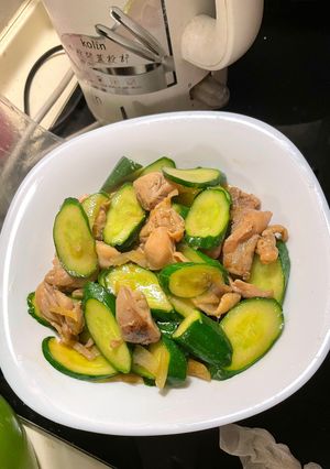 小黃瓜炒雞腿肉 的食譜成品照片