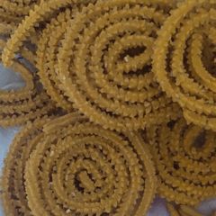 A picture of Besan and rice chakli.