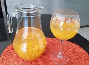 Una foto de Ponche con vino blanco...🍹🍹