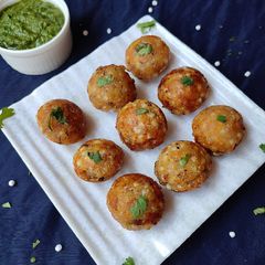 A picture of Sabudana Vade With Falahari Chutney.