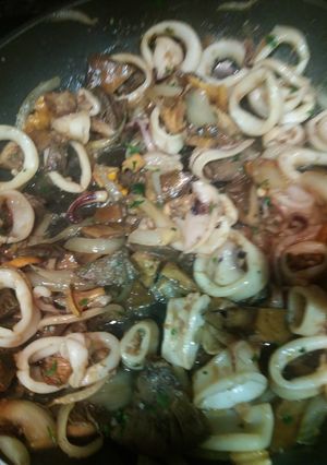 Una foto de Calamares con setas
