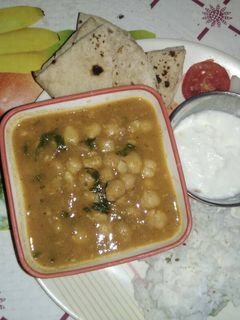 पंजाबी छोले चावल के साथ (लंच थाली) रेसिपी मुख्य फोटो