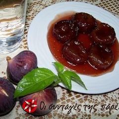 Caramelized figs with rum and cinnamon A picture of Caramelized figs with rum and cinnamon.
