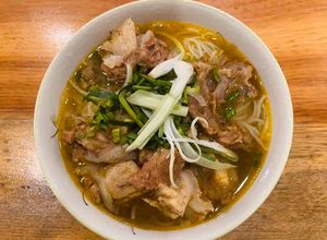 Hình của món Bún bò giò heo.