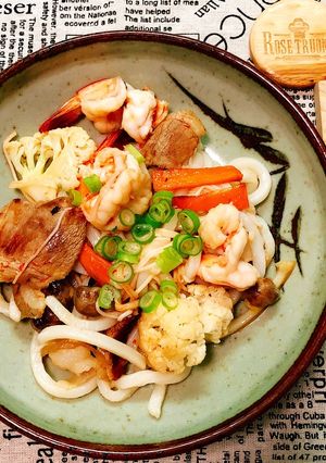 Hình của món Mì Udon Xào Thập Cẩm.