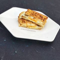 A picture of Cheesy egg toast.