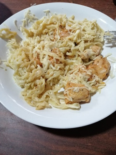 Una foto de Pasta con pollo a la miel