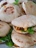 Pan de sartén/ mini panes/ batbout relleno de pollo y verduras