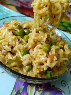 मैगी (Maggi Recipe In Gujarati) रेसिपी मुख्य फोटो