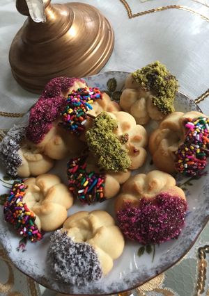 صورة لوصفة بسكوت بشكل ورد وبزينه بيتي فور