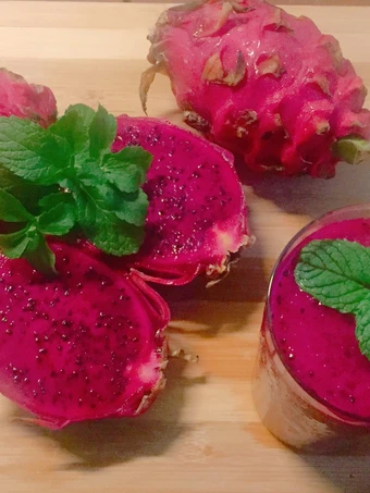 Easy Way Make Recipe Bloody dragon fruit smoothie that is So Delicious, Can Spoil the Tongue}