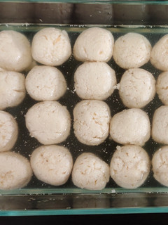 ரசகுல்லா (Rasgulla recipe in tamil) செய்முறை முக்கிய புகைப்படம்