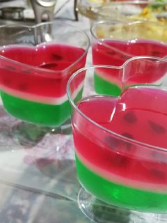 عکسی از دستور ژله هندوانه مناسب یلدا
