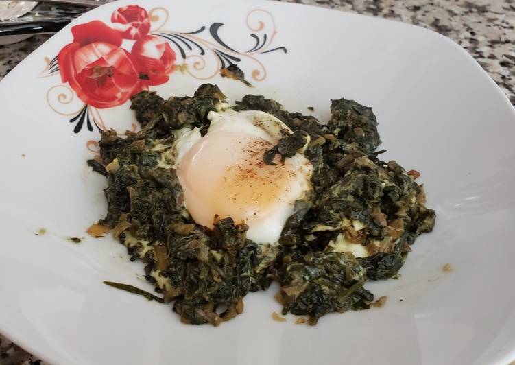Recipe of Yummy Spinach 🍀 with egg 🥚