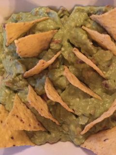 Una foto de Guacamole casero con totopos 🇲🇽
