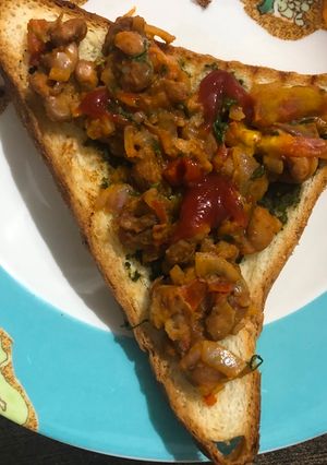 A picture of Rajma on Toast.