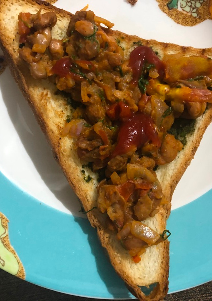 A picture of Rajma on Toast.