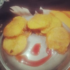 A picture of Aloo ke pakode.