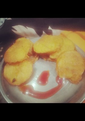 A picture of Aloo ke pakode.