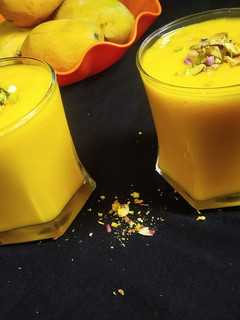 મેંગો લસ્સી (Mango Lassi Recipe In gujarati) રેસીપી મુખ્ય ફોટો