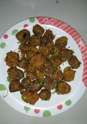 દુધી ના મુઠીયા(Dudhi na muthiya recipe in Gujarati) રેસીપી મુખ્ય ફોટો