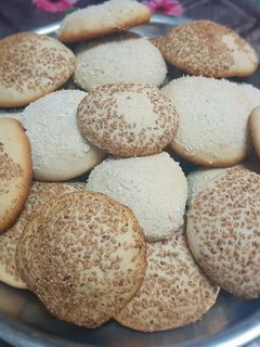 عکسی از دستور کلوچه کنجدی و نارگیلی