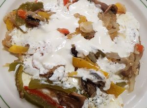 Una foto de Alambre vegetariano con amaranto y queso