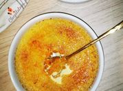 Une photo de crème dessert