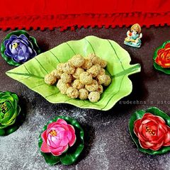 Til-Gurr Ladoos A picture of Til-Gurr Ladoos.