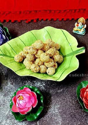 A picture of Til-Gurr Ladoos.