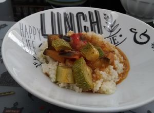 Una foto de Couscous con ratatouille
