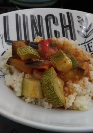 Una foto de Couscous con ratatouille