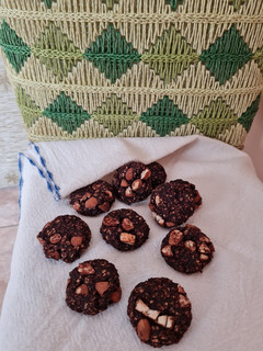 Una foto de Galletas de avena y cacao natural sin azúcares agregados