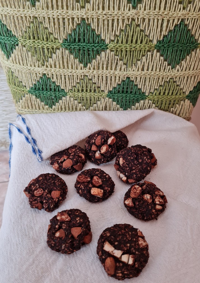Una foto de Galletas de avena y cacao natural sin azúcares agregados