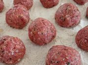 Une photo de boulette de viande