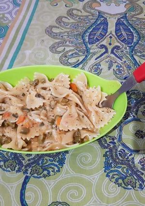 A picture of Veggie Pasta in Creamy White Sauce.
