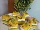 પનીર મગદાળ સેન્ડવીચ ઢોકળા (Paneer Moongdal Sandwich Dhokla Recipe In Gujarati)